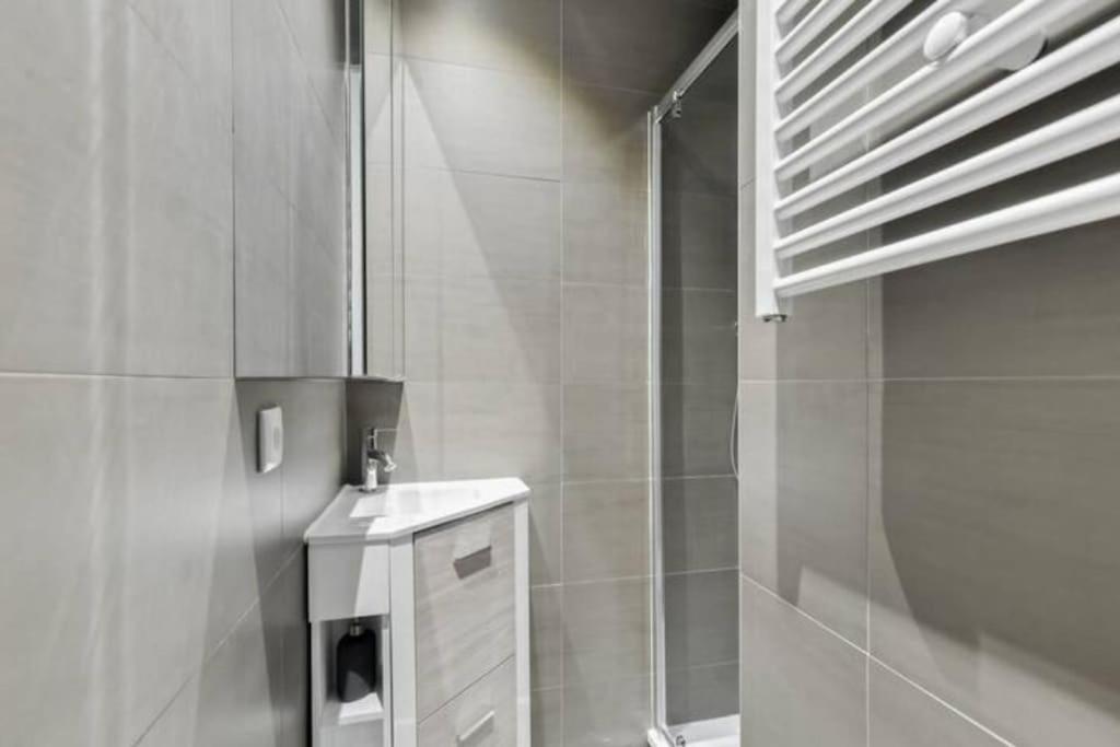 Charmant Appartement Entier A Montmartre Pour 4 Париж Экстерьер фото